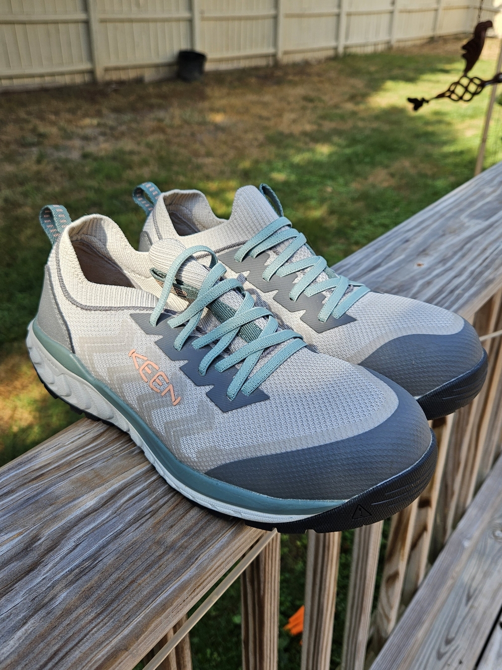 KEEN Women's Light Gray and Teal Work Sneaker